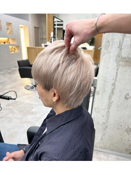 ティント 梅田(Tint) 【Ryota】ホワイトベージュ《大阪梅田駅》