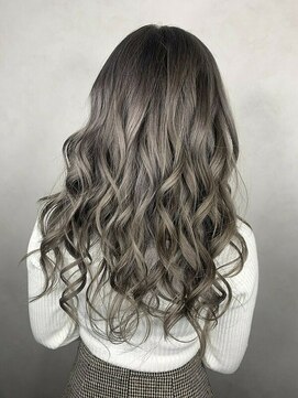 アフィナー(Afinar) 【横浜/Afinar】華やかなシルバーカラー