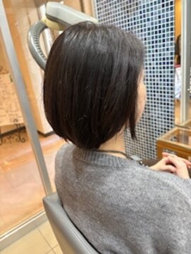 スタジオ アルファプラス 日暮里店(studio α+) ステップボーンカットカットボブショートハイライト白髪ぼかし