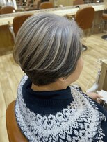 オリーブスバイネオリーブ(Olive's by neolive)&nbsp;イメチェン_ホワイトブロンド_外ハネボブ_美髪_ワイドバング