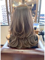 レイラバイアフロート 吉祥寺(Lila by afloat)&nbsp;レイヤーカット／顔まわり／ミディアムレイヤー/ハッシュカット