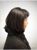 外ハネ・ミディアムヘア