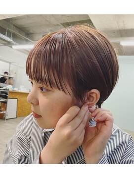 イン(in.) 耳掛けマッシュショート