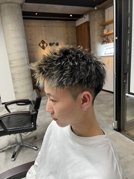 イーラ(era) ツイストパーマアップバング短髪束感