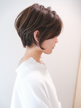 ファブ(fab.)の写真/歴15年の経験豊富なスタイリストが大人女性の髪のお悩みに寄り添い貴方らしく似合うヘアスタイルをご提案◎