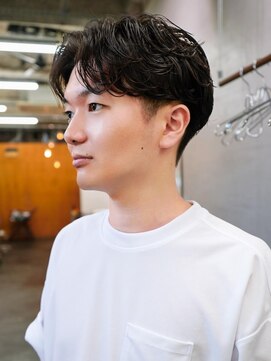 ニール 名古屋 伏見 丸の内(NEELU) フェザーパーマセンターパートメンズカット