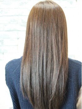 ヘアークレアル(HAIR CREAR)の写真/【縮毛矯正＋カット¥10780】クセ毛や髪の広がりでお悩みの方に◎自然なストレートで、憧れのサラ艶髪へ