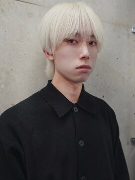 ピア ヤクイン(Pia Yakuin) ブロンド　ウルフ　ラウンドマッシュ