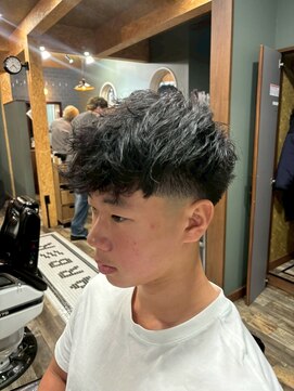 スタンドバーバー 柏(STAND BARBER) MEN’S HAIR/サーフカール/刈り上げセンターパート/柏