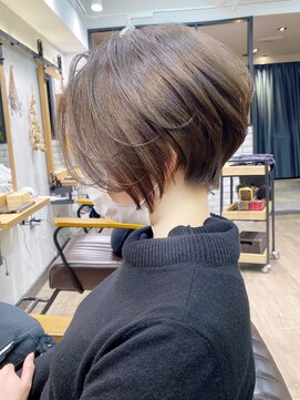 アヴァロン(AVALON) 愛され大人ショートボブ・アッシュベージュ【BISA】