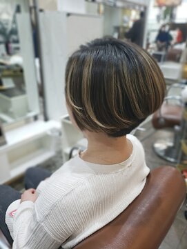 アービング(a'bing) 30代40代★マッシュショート×細目ハイライトカラー