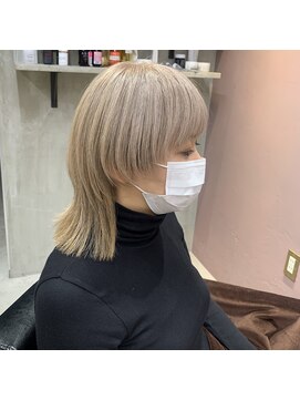 シー(Ciii) stylist イケダguest snap>>ホワイトベージュ×マッシュウルフ