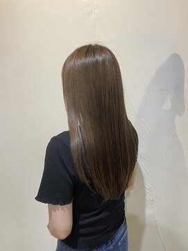 ヘアメイクアン(Hair Make Une) 透け感さら艶ミルクティーアッシュ