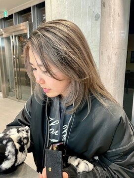 カケル(×.) ハイライト×顔周りレイヤー×グレー