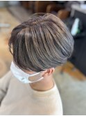 ハイトーン外国人風カラー刈り上げ前下がりセンターパート