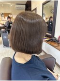 切りっぱなし・レイヤーボブ・グレージュ・明るい白髪染め
