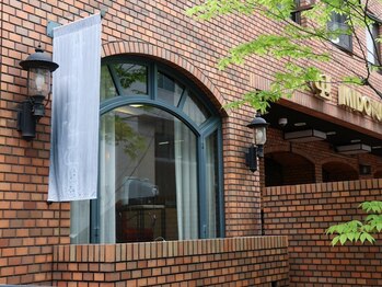 デコポンジー(deco pongee)の写真/【本町駅徒歩1分】スタイルの幅が広がるスタイリッシュなメンズカジュアル◎あなたの個性を活かします！