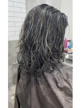 ハーツ バイ レックス 中野(HEARTS by rex) サーフカール ハイライトパーマ ホワイトハイライト