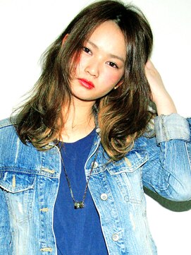 ヘアサロン ガリカ 表参道(hair salon Gallica) ワンポイントブリーチカラー × マットグレージュ ☆ ミディアム