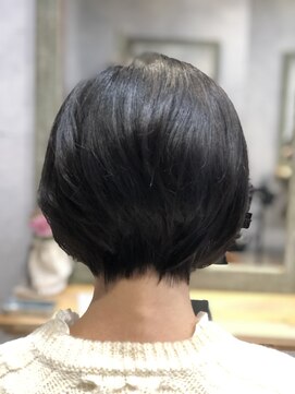 クシュ 所沢東口店(kusyu...) カーキグレージュマッシュショートボブフェザーバングヘナ(所沢)