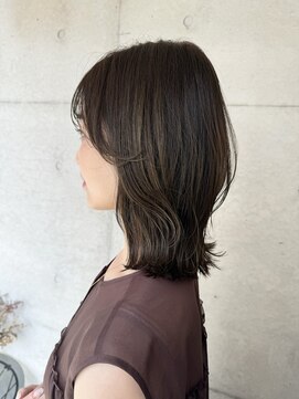 サロンドベリタ(salon de VERITA) 外はねミディアムレイヤー
