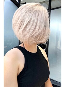 リア 大阪梅田(Ria) ～ホワイトベージュ　ボブ～【Ria 大阪梅田】