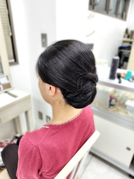 リサ 恵比寿(risa.) シンプルシニヨンスタイル