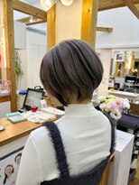 ギャラクシー ヘアードレッサーズ(galaxy hairdressers)&nbsp;大人ショートデザインカラーホワイトグレー