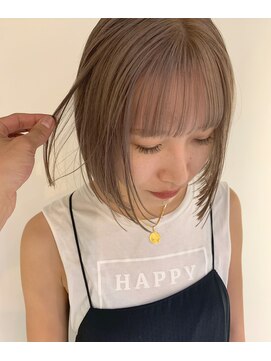 ルーム(Loom.) 自然光に透けるミルキーなベージュカラー【Loom./明治神宮前】