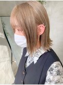 外ハネボブ、ミルクティーベージュ、ブリーチカラー
