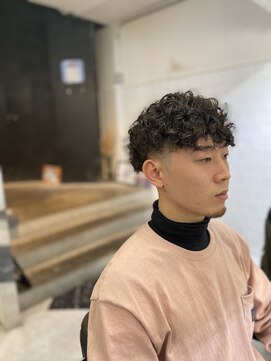 メリケンバーバーショップ フクオカ(MERICAN BARBERSHOP FUK) ショートスパイラルパーマバーバースタイル