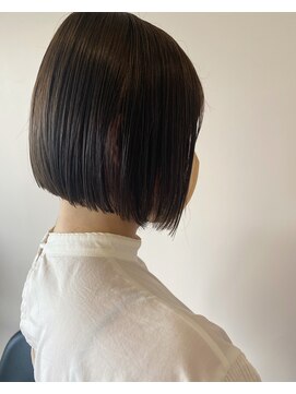 クム(QUMU) ぱつっとボブ×アッシュブラウン