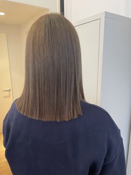 切りっぱなしボブスタイル