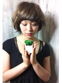 植物とショートヘア