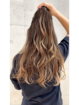 フェリーチェ(FELICE) ハイライト＋バレイヤージュで作る外国人風ヘア☆