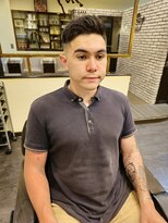 スカイマスターバーバー 渋谷(SKY MASTER BARBER)&nbsp;スキンフェードアップバングスタイル