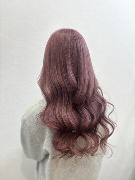 ラビス クローバー(Lovis clover) ニュアンスカラー　ツヤ髪　センターパート