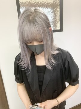 ガルボ ヘアー(garbo hair) ブリーチ 10代 20代 シルバー グレー ダブルカラー ハイトーン