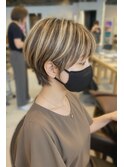 ショートの立体感白髪ぼかしハイライト/小田急相模原/相模大野