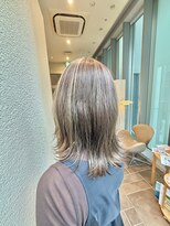 エルサフィロ ヨドヤバシ(el zafiro yodoyabashi)&nbsp;【el zafiro yodoyabashi】外ハネ×白髪馴染ませスタイル