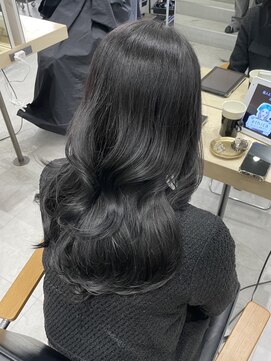 リス バイ ソヨン(Lis by SOYON) 黒髪/オリーブグレー/ココアベージュ/レイヤーカット/韓国ヘア