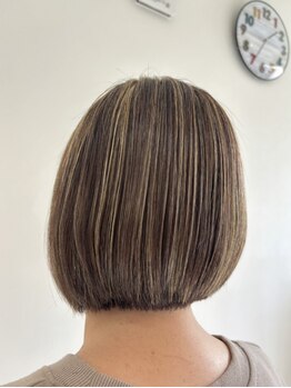 エプタ(epta)の写真/白髪を自然にカバーしながら艶髪へ。メテオカラーでダメージ軽減プラストリートメント効果で美髪に