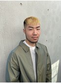 金髪フェードクロップスタイル