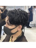 ニコフクオカヘアーメイク(NIKO Fukuoka Hair Make)&nbsp;「NIKO」センターパートスパイラルパーマ