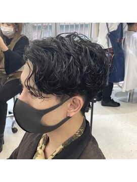 ニコフクオカヘアーメイク(NIKO Fukuoka Hair Make) 「NIKO」センターパートスパイラルパーマ
