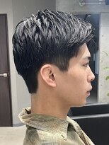 フイ メンズヘア ヨヨギ(Hui men's hair yoyogi) メンズ/アップバング/ツーブロックマッシュ/束感ショート/波巻き