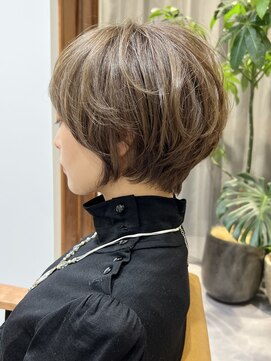 スナッグ(Snug.) 【Snug.】ふんわりひし形大人ショート×やわらかベージュ