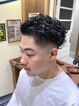 フォーコーナーズ(Four Corners) スキンフェード/バーバー/刈り上げ/スパイラルパーマ