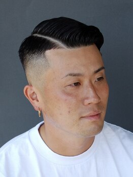 ツークツワンク バーバー 新宿(ZUG2WANG BARBER)の写真/ビジネスシーンにもマッチする、洗練されたメンズスタイルを実現！[メンズ/理容室/スパイキーショート]