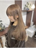 顔周りレイヤーカットくびれヘアミルクティーベージュカラー